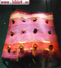 Urim and Thummim - breastplate - in the view of other artists who have tried to imagine how it looked before. Trying reconstruction exhibited at the Museum of Bible in Frankfurt