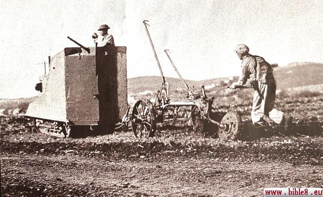 Евреям опять пришлось
прибегать к подобной тактике, когда один занимается восстановлением Земли после возвращения 
в неё, а другой должен его охранять.