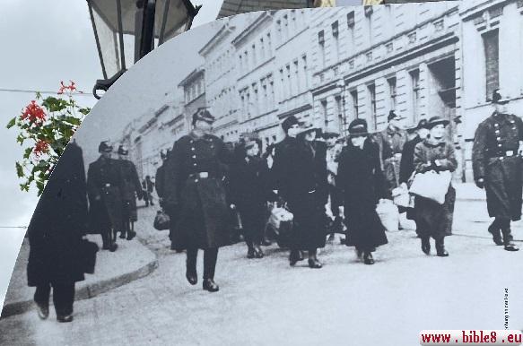 1942 год: депортация еврейского населения в концлагерь в городе Бранденбург-на-Хафеле.