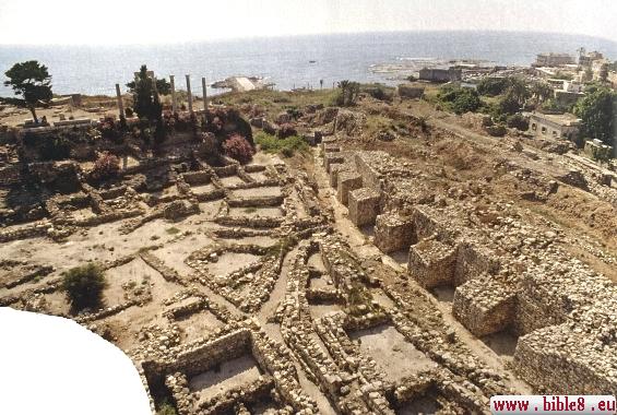 Очень древний город Библос в Библии кпоминается 2 раза под названием Гевал, которое происзодит от слова граница.
Город существовал уже 5000 лет назад. На снимке руины Гевала 3000летней давности.