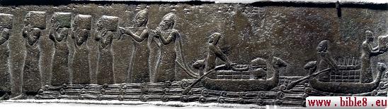 Ассирийский рельеф 9 века до н.э. изображает прибытие дани Финикийцев на их кораблях.